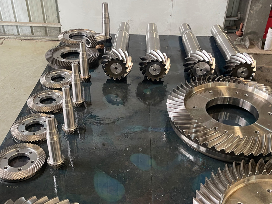 Long Menggunakan Kehidupan Anti Minyak Spiral Bevel Gear Ukuran Besar Permukaan dipoles