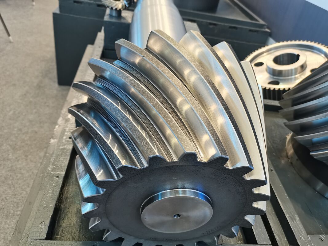 High Strength Steel Spiral Bevel Gear Set dengan HRC 58-62 Kekerasan untuk Mesin Pertambangan